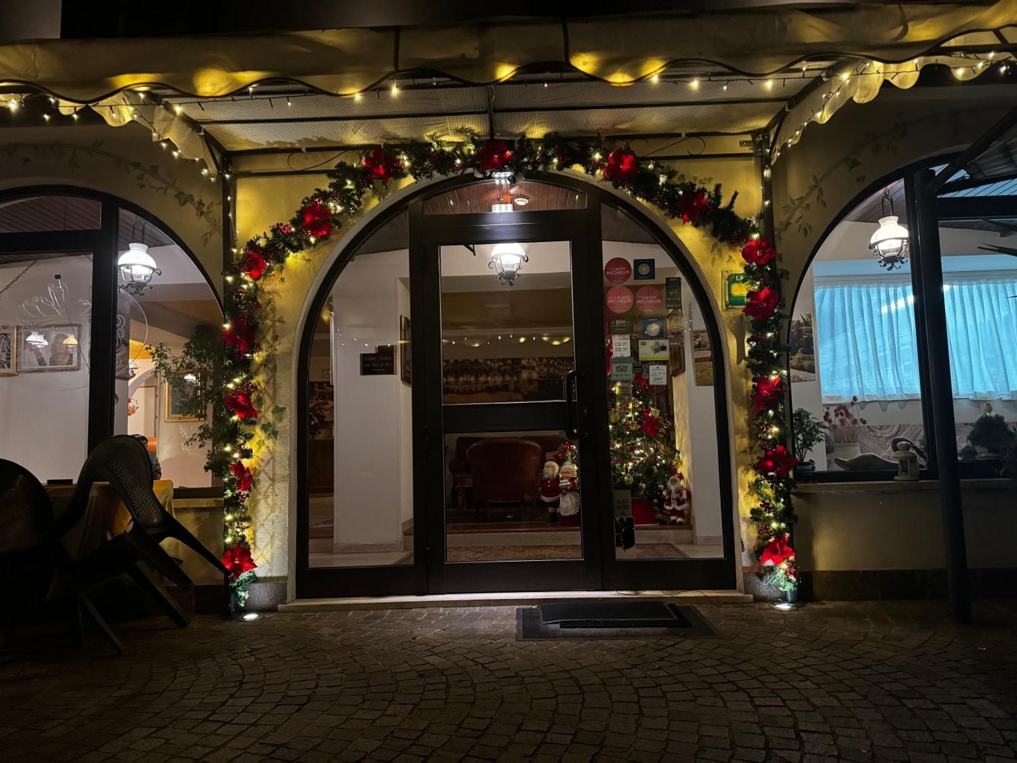 Hotel Ristorante La Grotta Castiglione Delle Stiviere Exterior photo