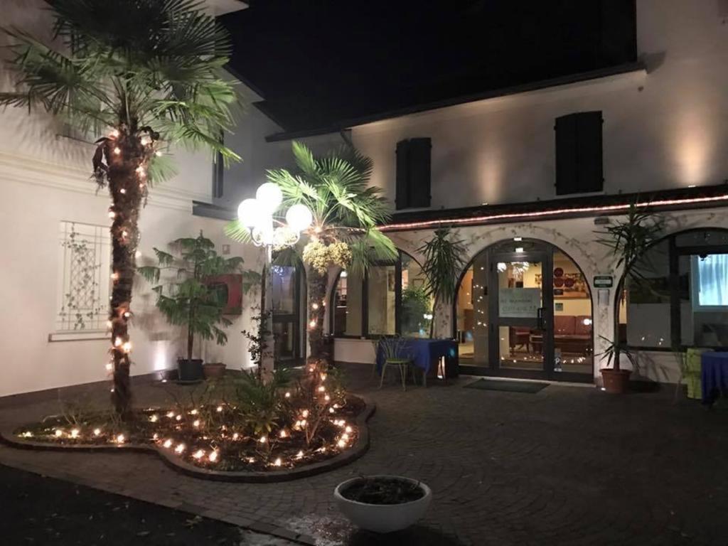 Hotel Ristorante La Grotta Castiglione Delle Stiviere Exterior photo