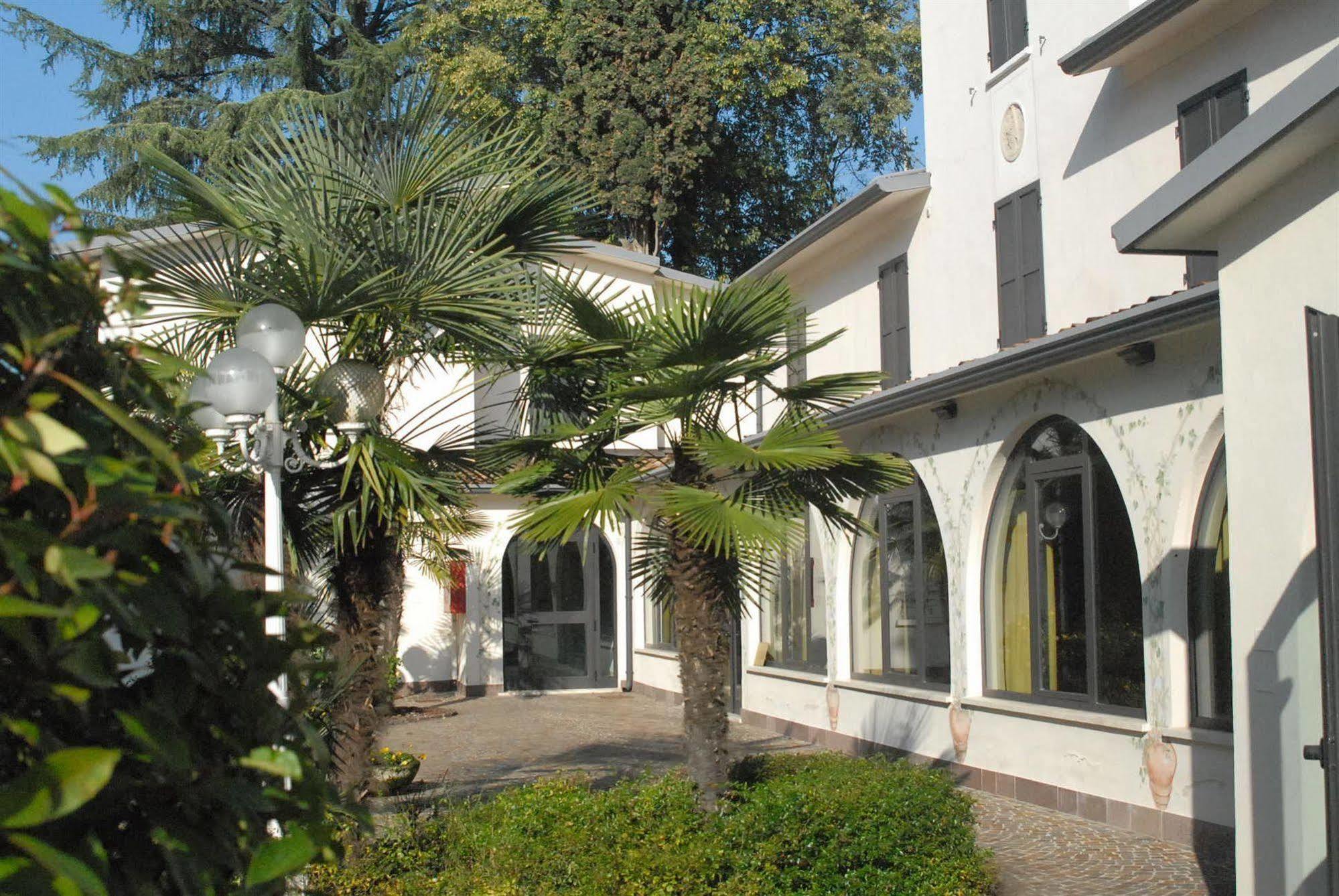 Hotel Ristorante La Grotta Castiglione Delle Stiviere Exterior photo